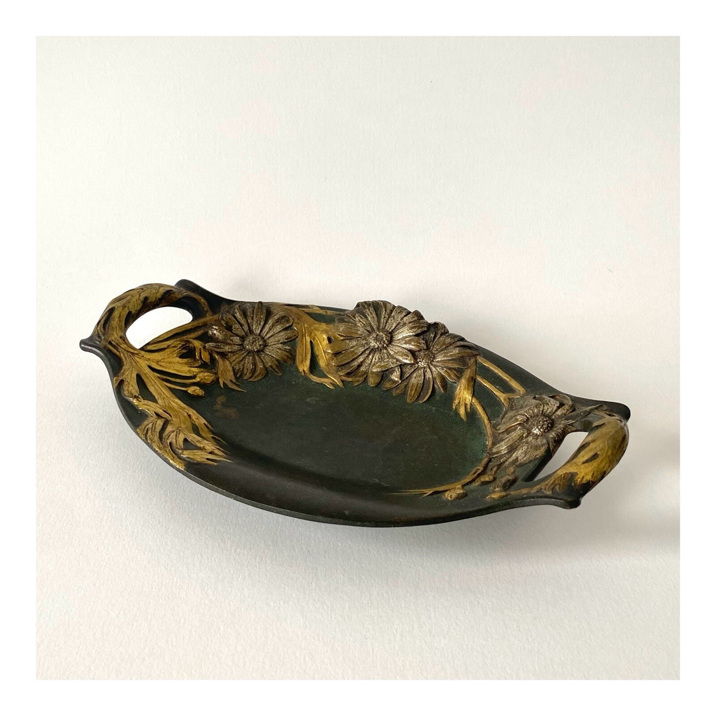 Coupelle Vide-Poche en Bronze Art Nouveau Signée M. Joanny - Décor floral doré