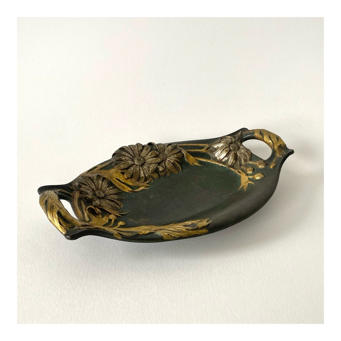 Coupelle Vide-Poche en Bronze Art Nouveau Signée M. Joanny - Décor floral doré