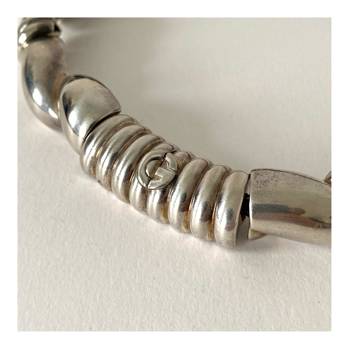 Collier Givenchy Vintage Design Moderniste en Métal argenté - Années 1980s