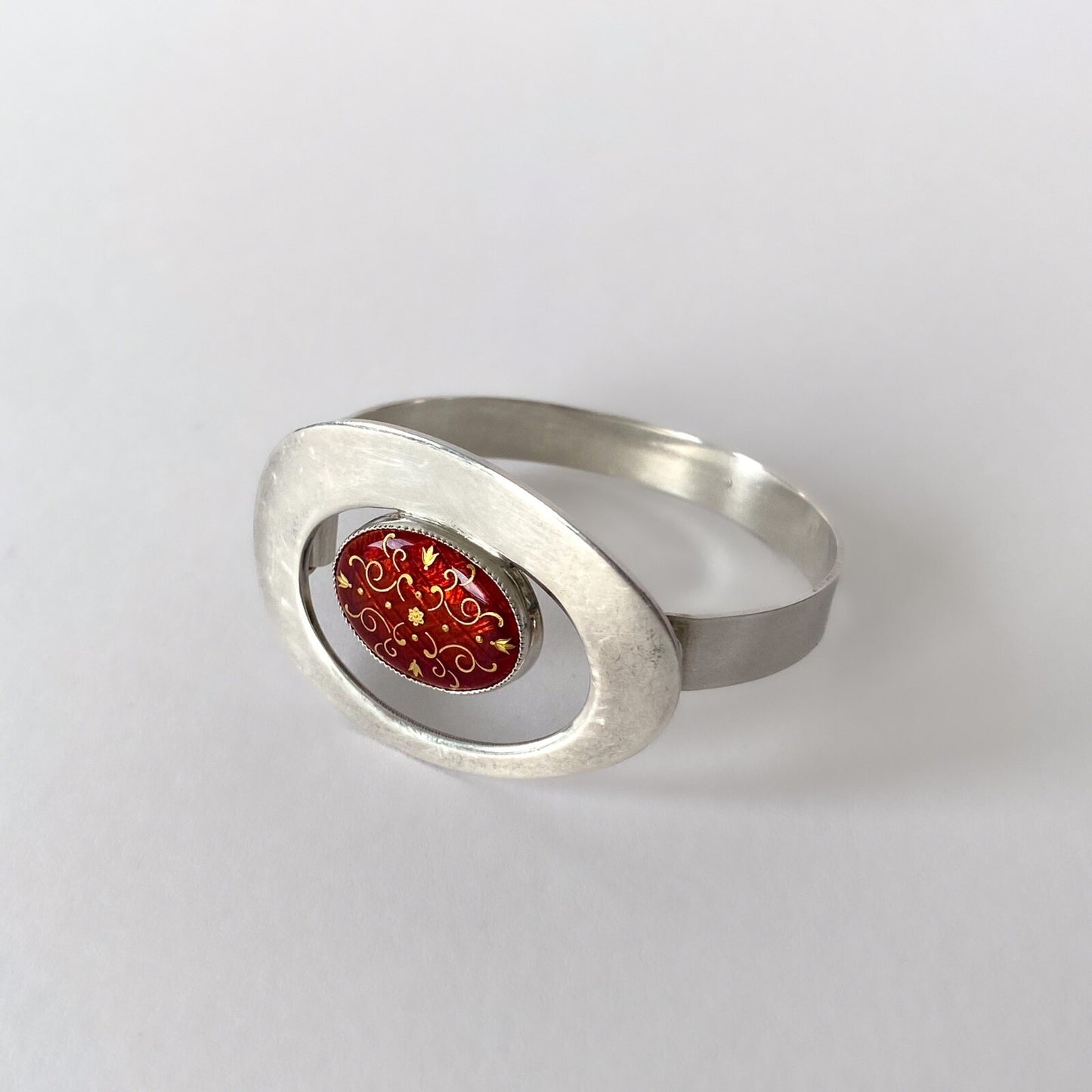 Bracelet jonc en argent massif et émaux bressans – Design moderniste Années 70