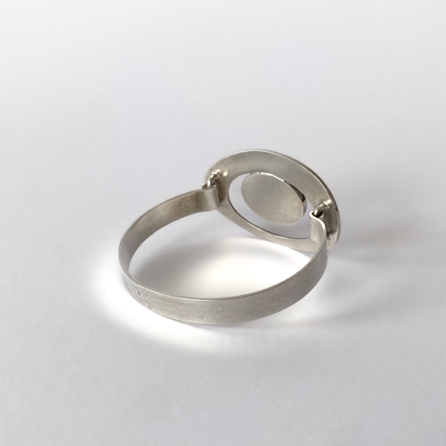 Bracelet jonc en argent massif et émaux bressans – Design moderniste Années 70