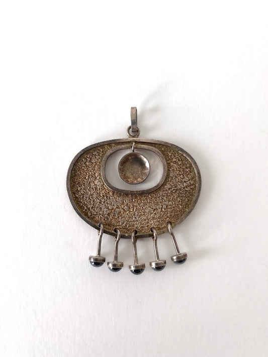 Vintage pendant signed Taller Guayasamín in silver – Brutalist design, 1960s 
