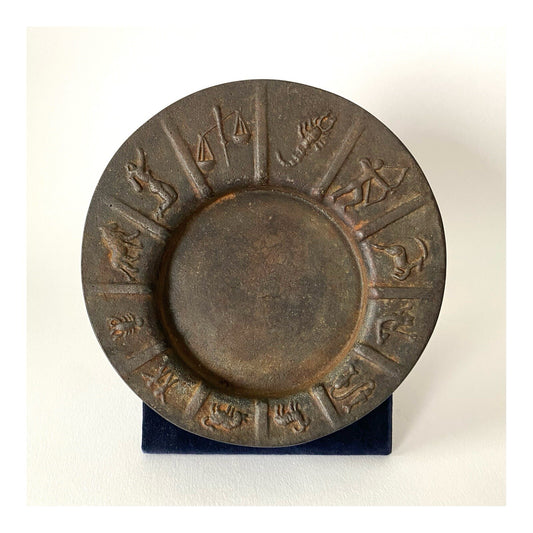 Rolf Grenov, pour Ystad Metall. Coupe "Zodiac" en Fer patiné - Suède 1960s